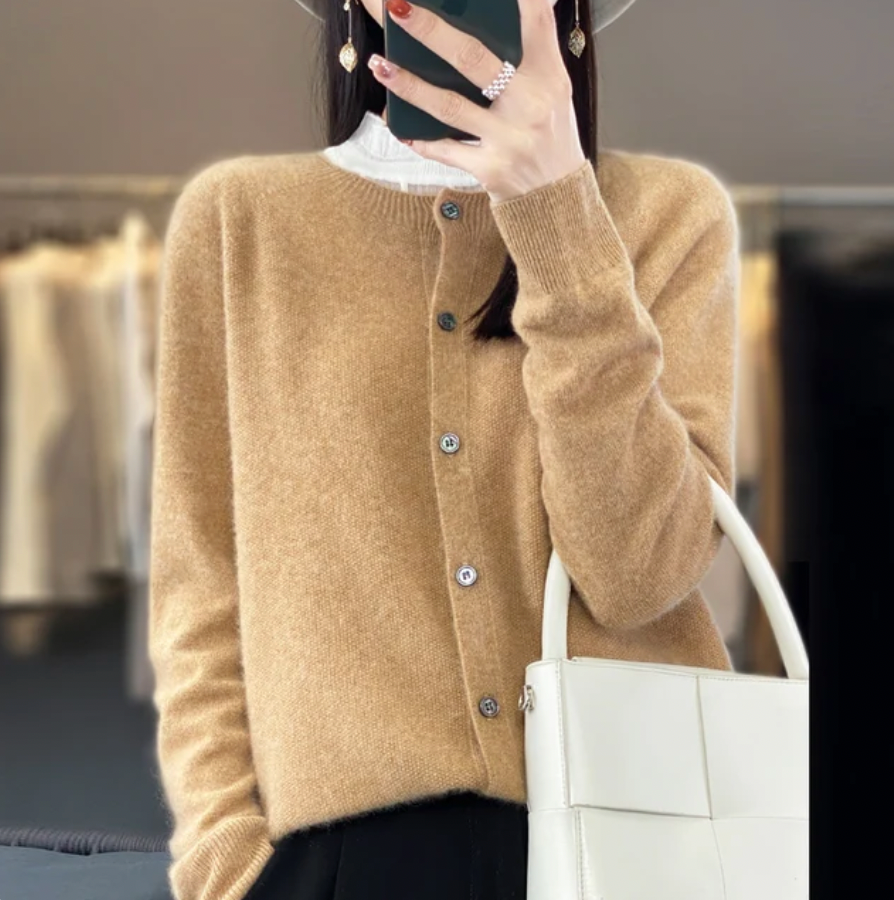 Élina – Gilet doux avec boutons