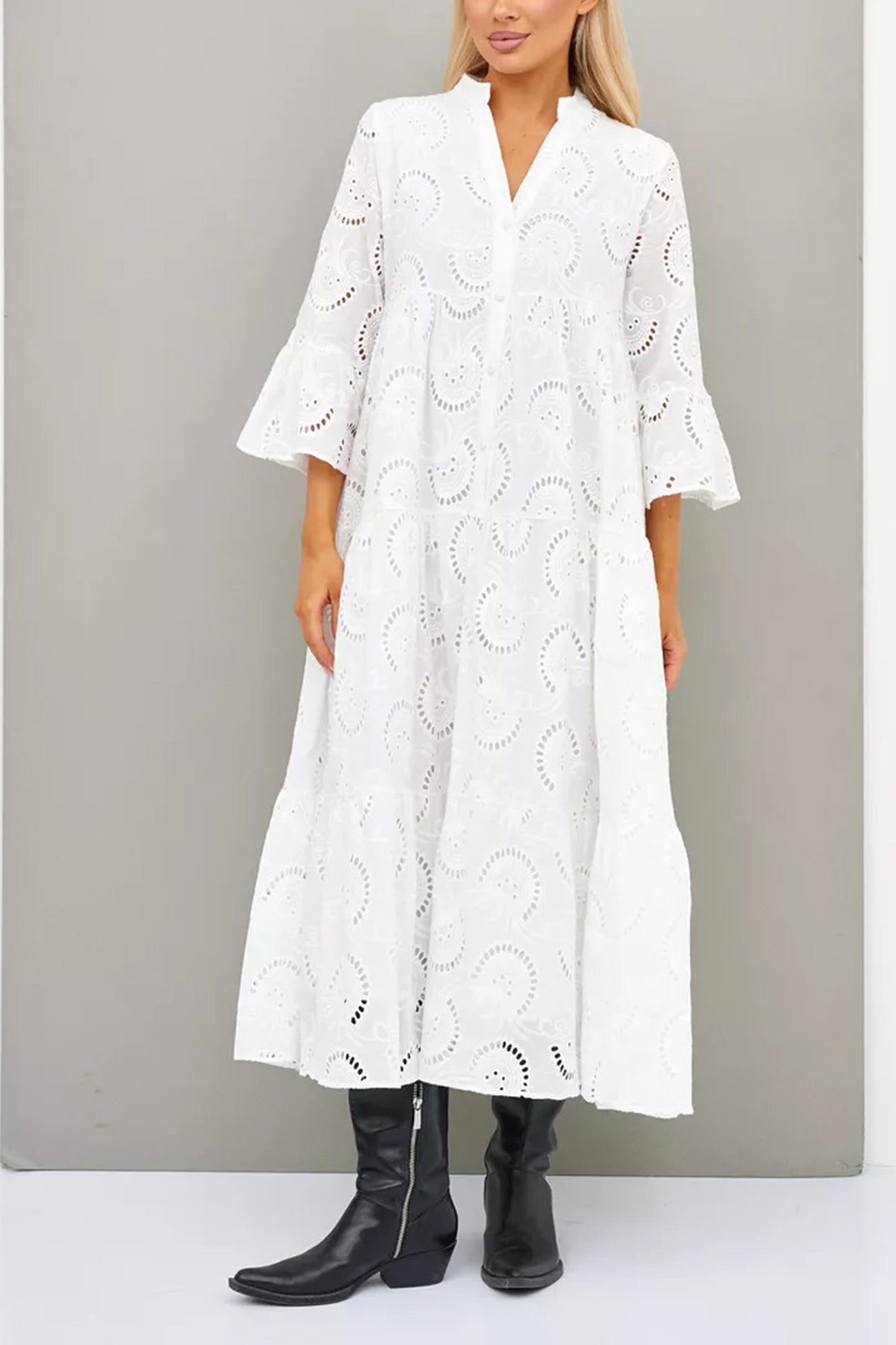 Noa™ - Robe en coton avec manches brodées et col en V